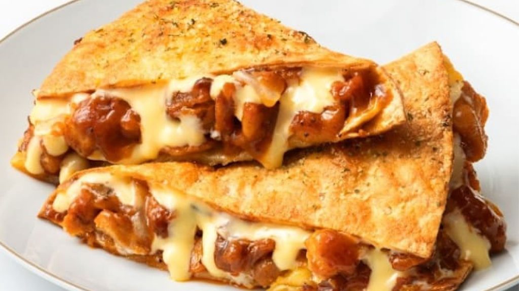 Pizza Hut Singapore Launches Sichuan Roasted Chicken Pizza in New Season of Spice Menu