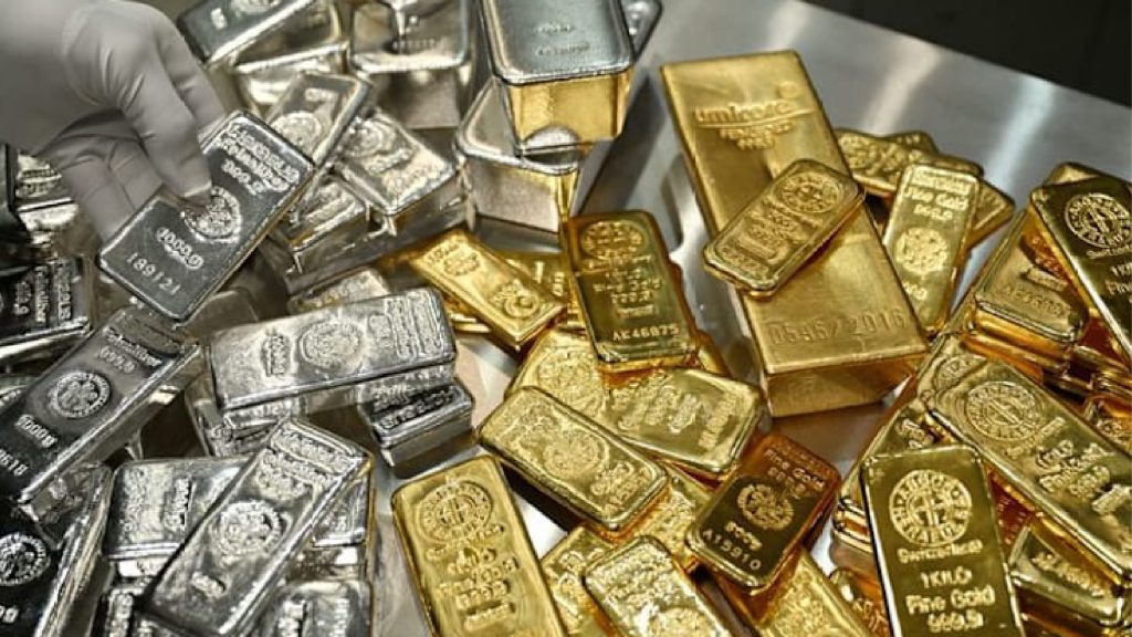 Silver Dealers in Singapore Face Stock Shortages Amid Price Surge and Buying Frenzy