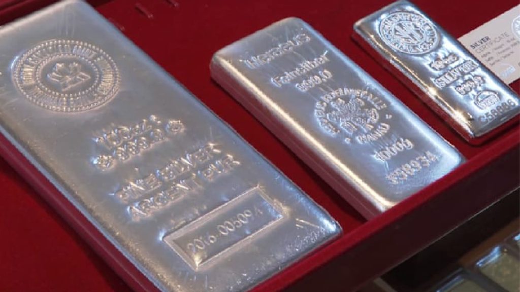 Silver Dealers in Singapore Face Stock Shortages Amid Price Surge and Buying Frenzy