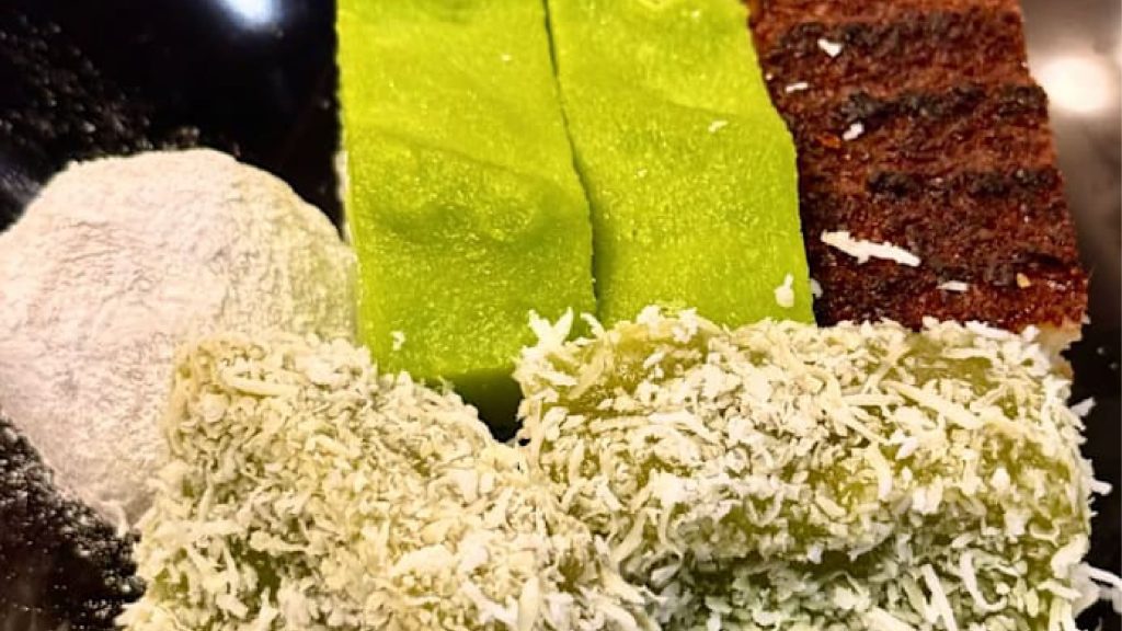 Peranakan Food Stall at Wisma Atria Goes Viral with Nonya Laksa and Family Culinary Legacy