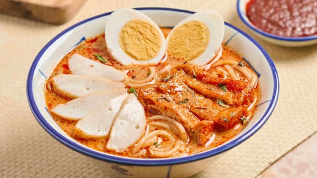 Peranakan Food Stall at Wisma Atria Goes Viral with Nonya Laksa and Family Culinary Legacy