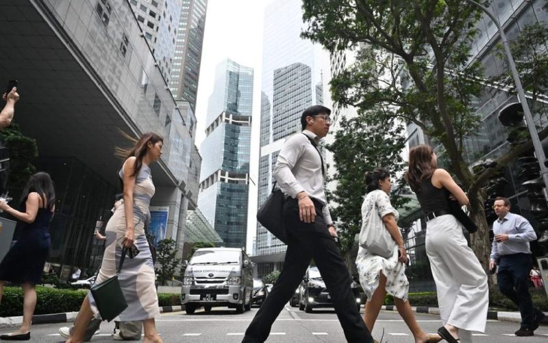 Civil Servants in Singapore to Receive 0.4-Month Mid-Year Bonus Amid Economic Uncertainty