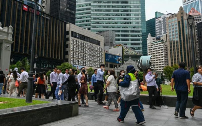 Civil Servants in Singapore to Receive 1.05-Month Year-End Bonus, with Extra Support for Junior Officers