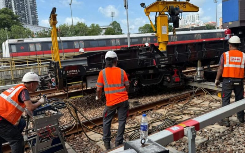 MRT Services on North-South and East-West Lines Resume After Derailed Engineering Vehicle Causes Delays