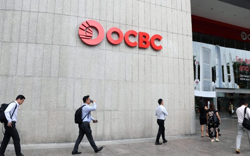 OCBC, UOB Offer One-Off Bonuses to Junior Employees to Combat Rising Costs of Living