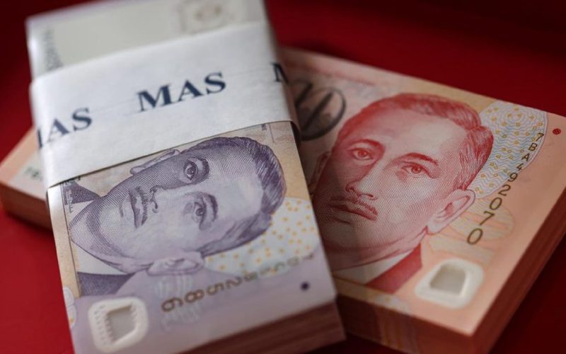 Singapore Dollar Under Pressure Amid US Tariff Threats and Expected MAS Policy Shift