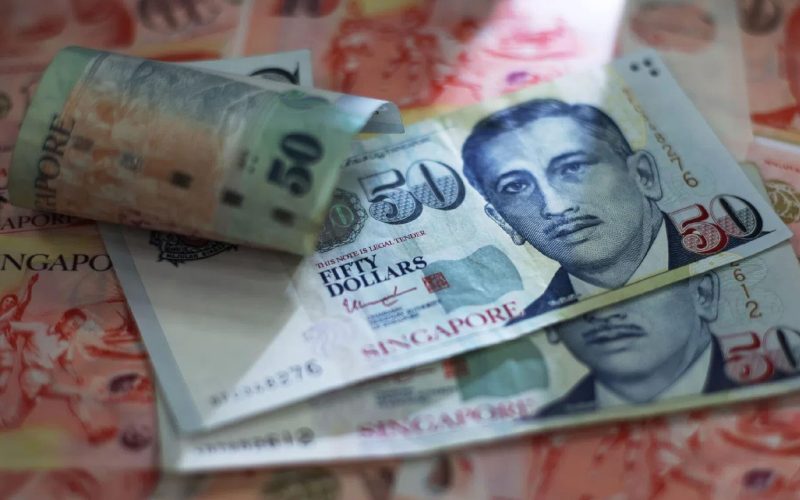 Singapore T-bill Yield Drops to 2.90% as Demand Hits Record High