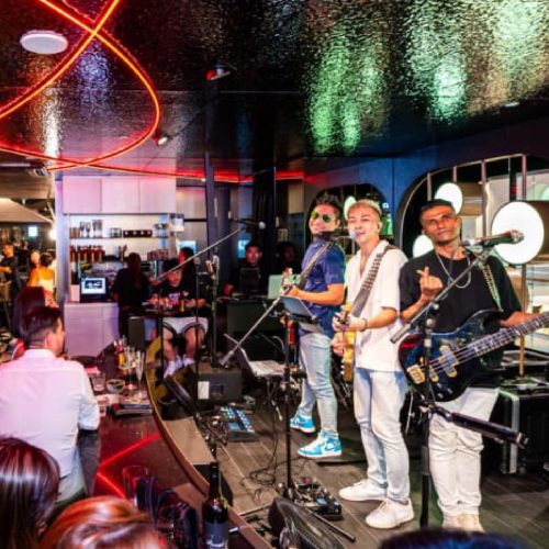 Where to Enjoy Dinner, Live Bands and Dancing in Singapore — And Still Be in Bed by 11PM
