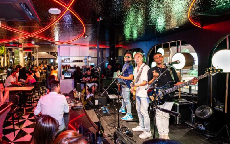 Where to Enjoy Dinner, Live Bands and Dancing in Singapore — And Still Be in Bed by 11PM